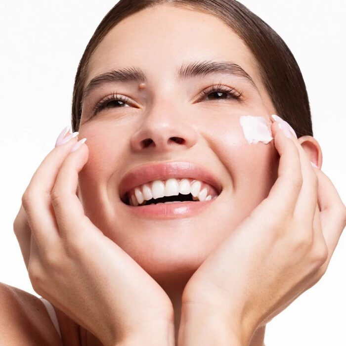 קרם לחות והגנה ליום SPF 15 מסדרת נוטרייאנט - כריסטינה - חשיפה לשמש - עור יבש - VM Cosmetics